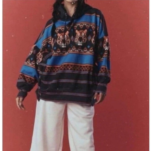 free people movement Tops - Free People Movement Sprint To The Finish Hoodie Printed Tiger Knit Black M NWT